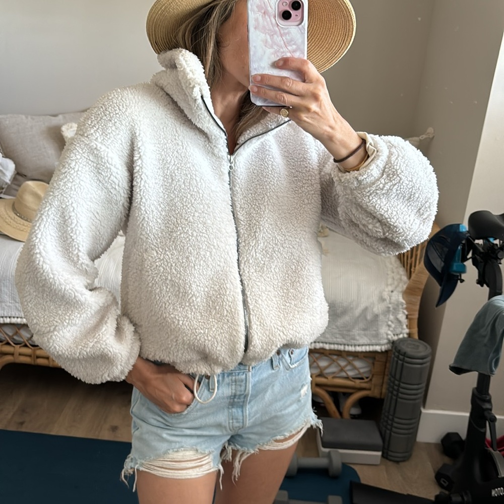 Lululemon size 2 fleece zip up jacket